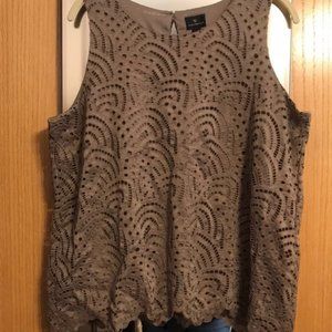 Brown Worthington lace sleeveless blouse.  Lined with button in the back. Size L